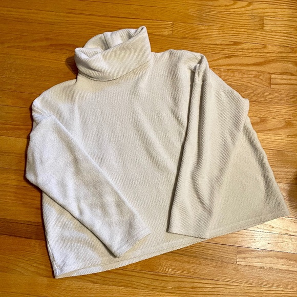 Aerie white turtleneck sweater - Picture 1 of 1